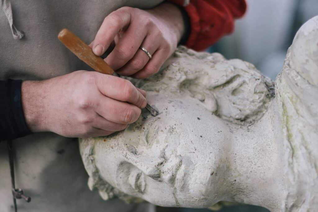 hands sculpting statue